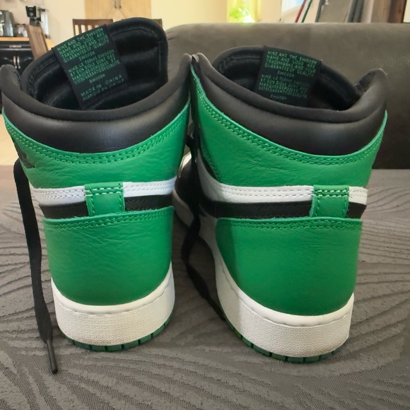 Nike Air Jordan 1 Retro High OG Lucky Green size 6Y - Picture 2 of 6